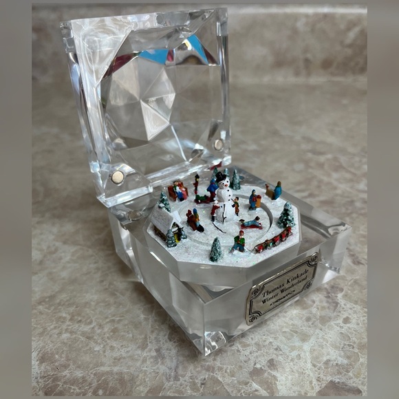 Thomas Kinkade 2009 Limited Edition Winter Wonderland Small Music Box - Picture 3 of 13